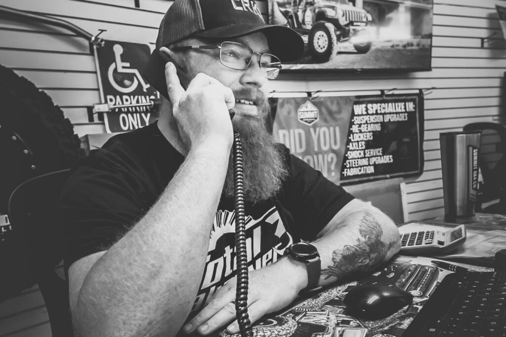 Summit4x4_ServiceAdvisor_BW